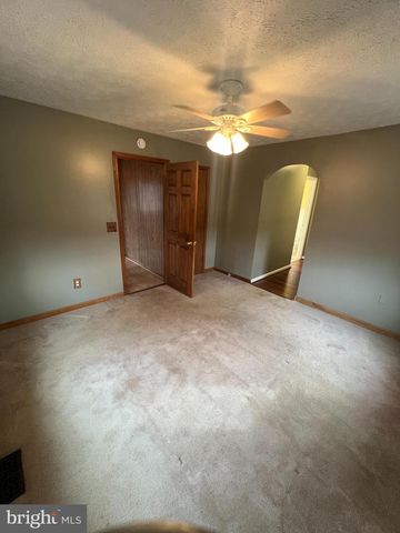 1244 MOUNTAIN VIEW RD, Fredericksburg, VA 22406