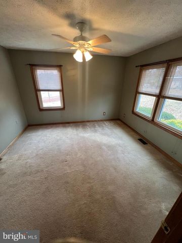 1244 MOUNTAIN VIEW RD, Fredericksburg, VA 22406