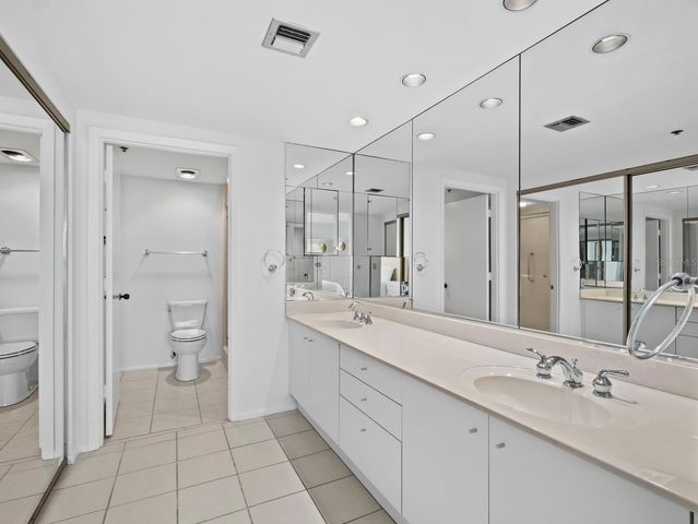 2020 HARBOURSIDE DRIVE 457, Longboat Key, FL 34228