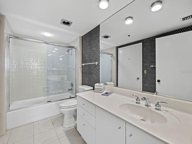 2020 HARBOURSIDE DRIVE 457, Longboat Key, FL 34228