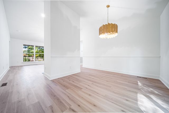 812 Hunters Crossing Ln, Springfield, TN 37172