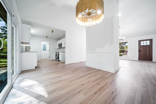 812 Hunters Crossing Ln, Springfield, TN 37172