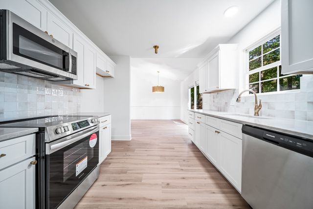 812 Hunters Crossing Ln, Springfield, TN 37172