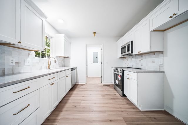 812 Hunters Crossing Ln, Springfield, TN 37172