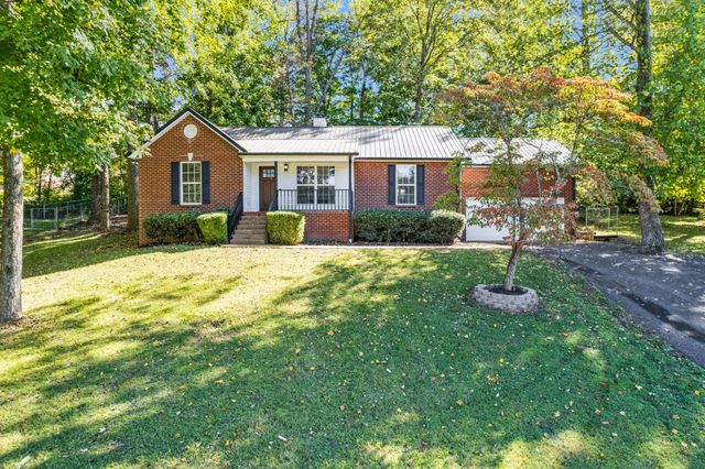 812 Hunters Crossing Ln, Springfield, TN 37172