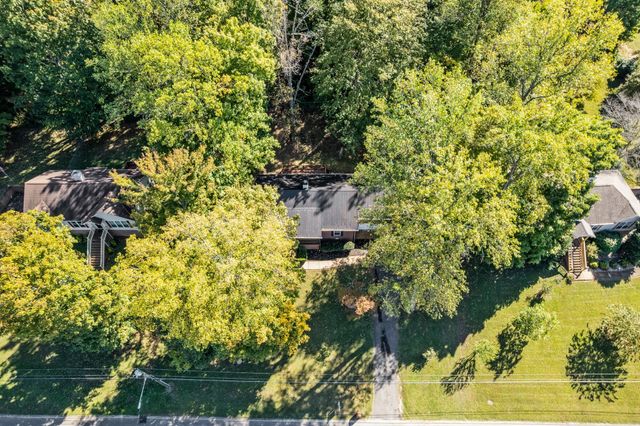 812 Hunters Crossing Ln, Springfield, TN 37172