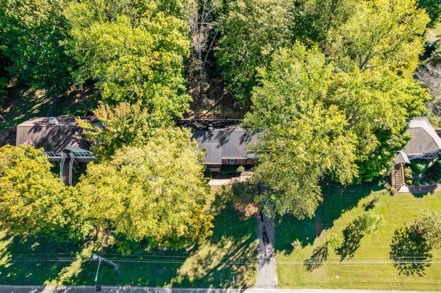 812 Hunters Crossing Ln, Springfield, TN 37172