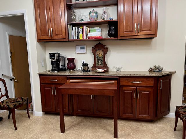 2431 Hillsdale Avenue, Kalamazoo, MI 49006