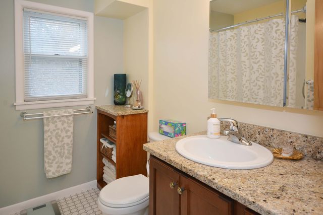 2431 Hillsdale Avenue, Kalamazoo, MI 49006