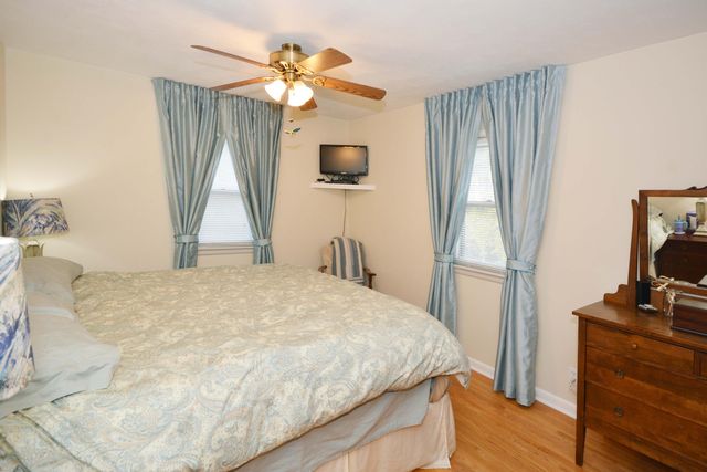 2431 Hillsdale Avenue, Kalamazoo, MI 49006