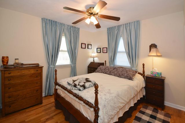 2431 Hillsdale Avenue, Kalamazoo, MI 49006