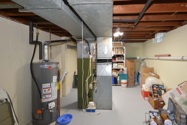 2431 Hillsdale Avenue, Kalamazoo, MI 49006