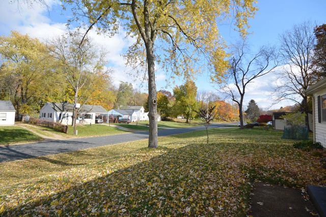 2431 Hillsdale Avenue, Kalamazoo, MI 49006