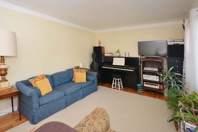 2431 Hillsdale Avenue, Kalamazoo, MI 49006