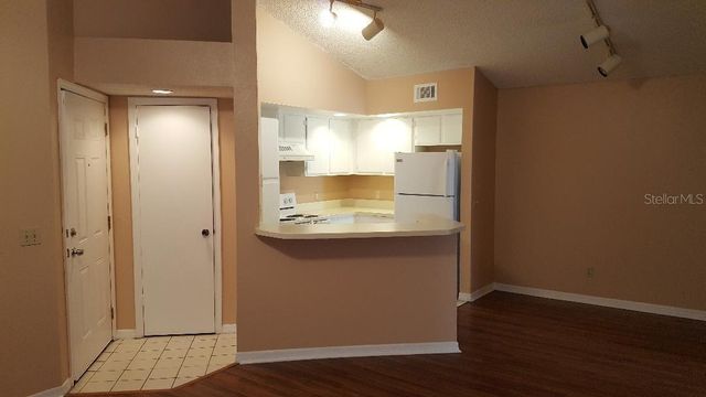 4528 COMMANDER DRIVE 2038, Orlando, FL 32822