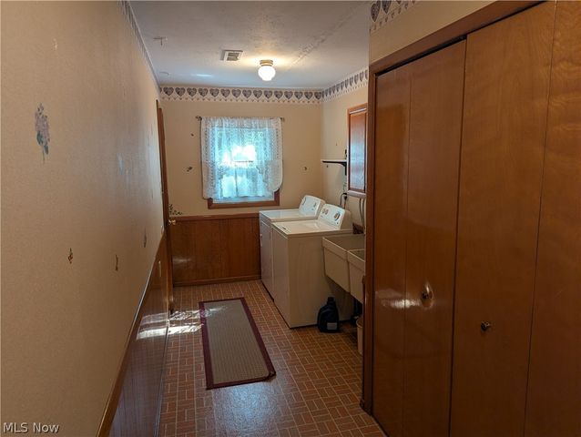 13711 Pineview Court, Middleburg Heights, OH 44130