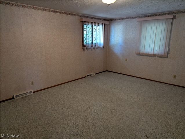 13711 Pineview Court, Middleburg Heights, OH 44130
