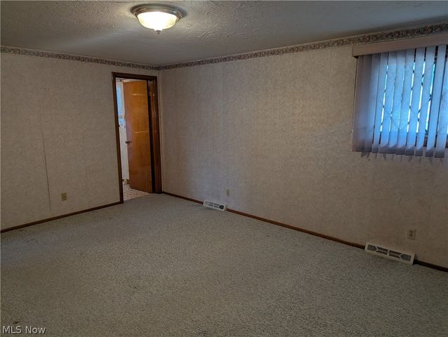 13711 Pineview Court, Middleburg Heights, OH 44130
