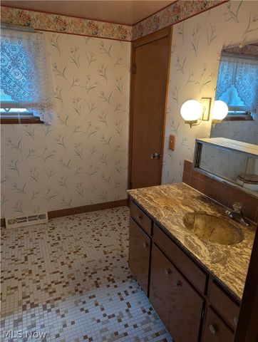 13711 Pineview Court, Middleburg Heights, OH 44130