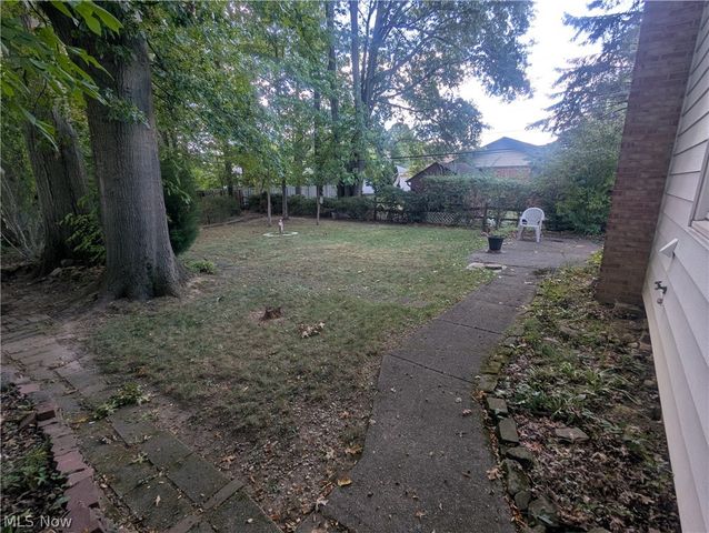 13711 Pineview Court, Middleburg Heights, OH 44130