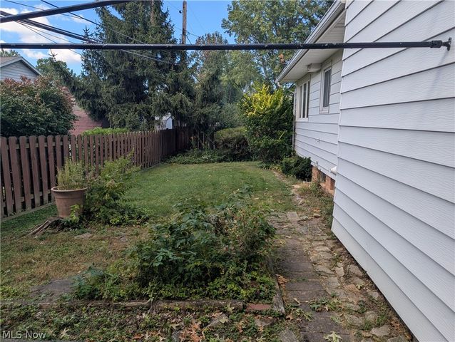 13711 Pineview Court, Middleburg Heights, OH 44130