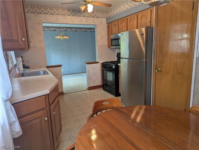 13711 Pineview Court, Middleburg Heights, OH 44130