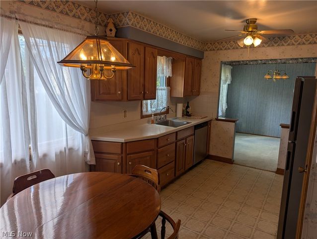 13711 Pineview Court, Middleburg Heights, OH 44130