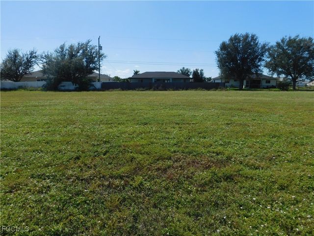 2148 Diplomat PKWY E, Cape Coral, FL 33909