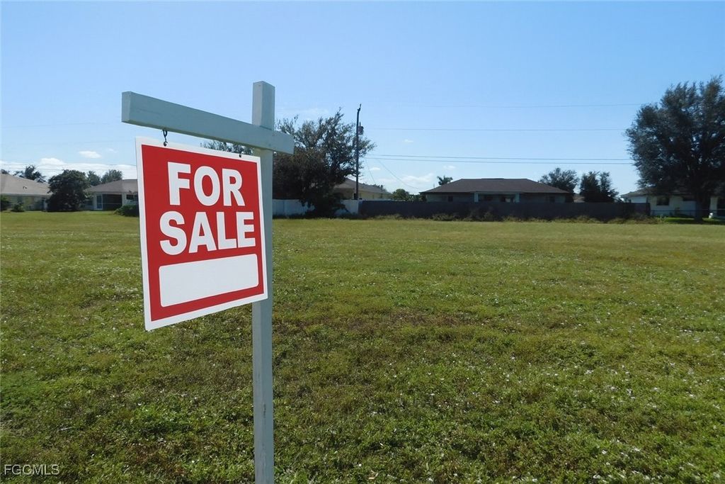 2148 Diplomat PKWY E, Cape Coral, FL 33909