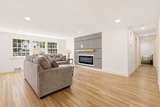 85 Prospect St, Norwood, MA 02062