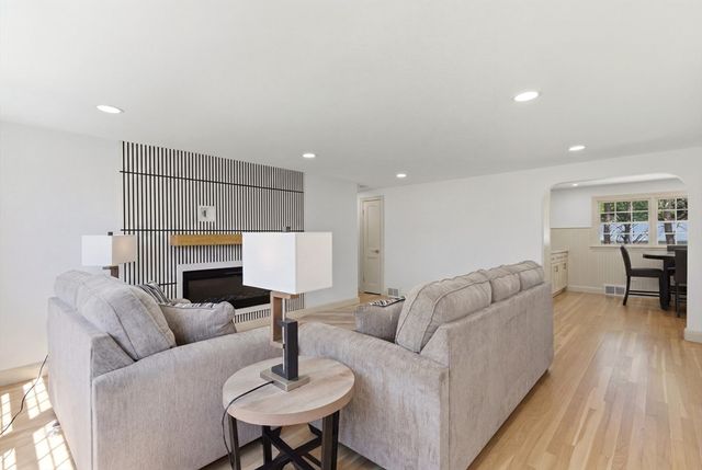 85 Prospect St, Norwood, MA 02062