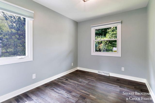 2959 Bird Avenue NE, Grand Rapids, MI 49525