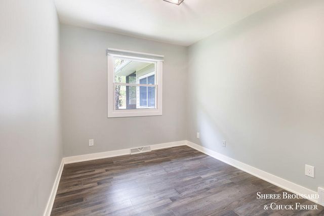 2959 Bird Avenue NE, Grand Rapids, MI 49525