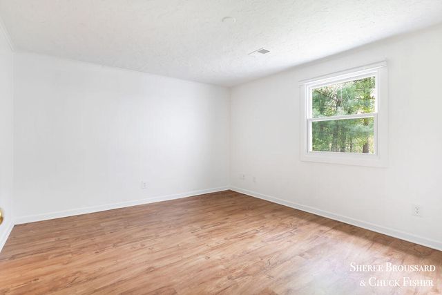 2959 Bird Avenue NE, Grand Rapids, MI 49525