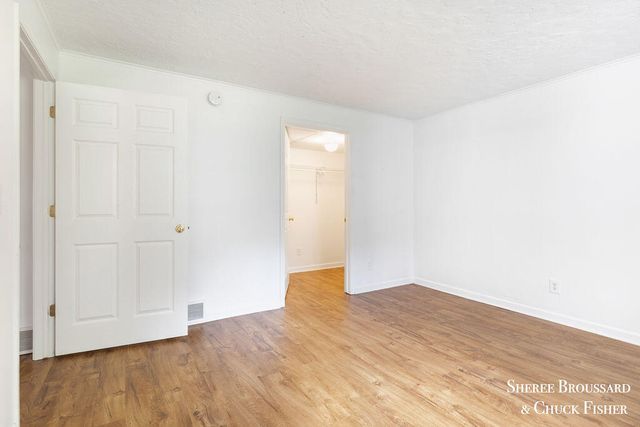 2959 Bird Avenue NE, Grand Rapids, MI 49525