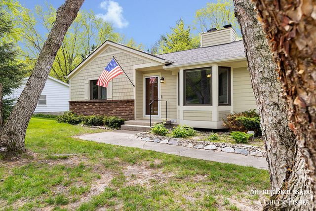 2959 Bird Avenue NE, Grand Rapids, MI 49525
