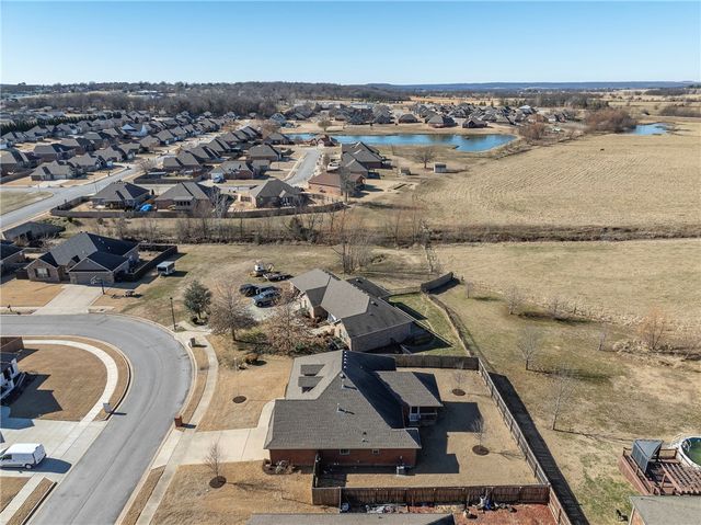 1610 Colonel Bartow Drive, Prairie Grove, AR 72753