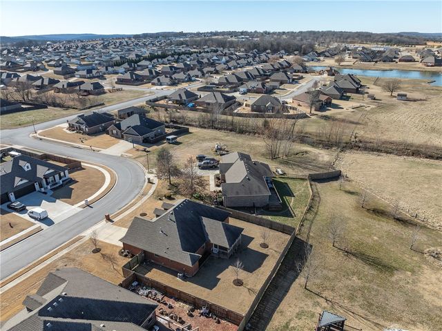 1610 Colonel Bartow Drive, Prairie Grove, AR 72753