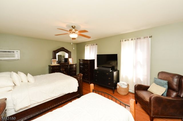 71 Ringwood Ave, Pompton Lakes Boro, NJ 07442