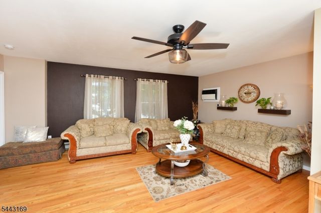 71 Ringwood Ave, Pompton Lakes Boro, NJ 07442