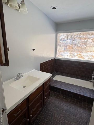 26 Kings Point Lane, Washingtonville, NY 10992