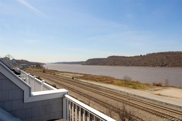 114 Hudson Pointe Drive, Poughkeepsie, NY 12601