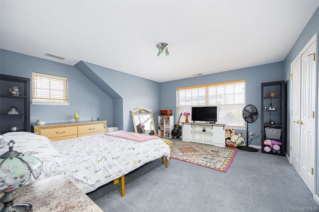 114 Hudson Pointe Drive, Poughkeepsie, NY 12601