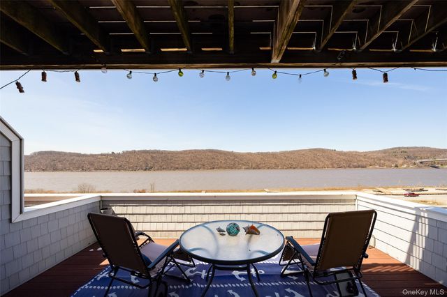 114 Hudson Pointe Drive, Poughkeepsie, NY 12601