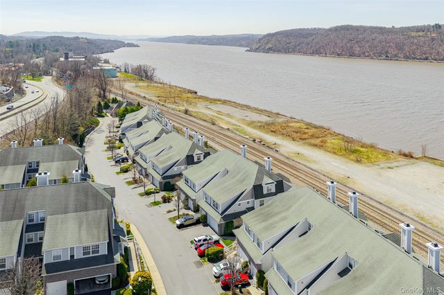 114 Hudson Pointe Drive, Poughkeepsie, NY 12601
