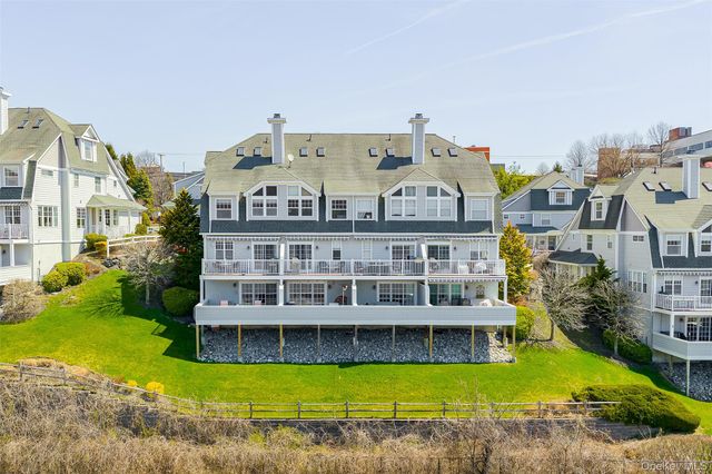 114 Hudson Pointe Drive, Poughkeepsie, NY 12601