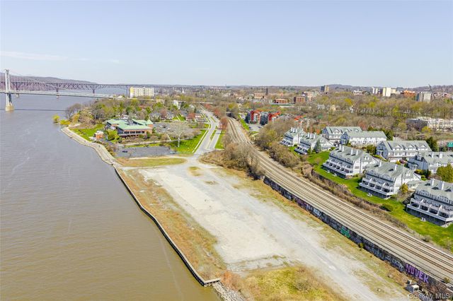 114 Hudson Pointe Drive, Poughkeepsie, NY 12601