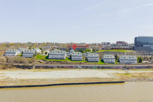 114 Hudson Pointe Drive, Poughkeepsie, NY 12601