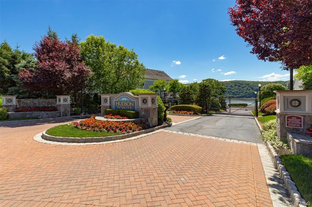 114 Hudson Pointe Drive, Poughkeepsie, NY 12601
