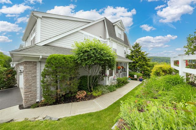 114 Hudson Pointe Drive, Poughkeepsie, NY 12601